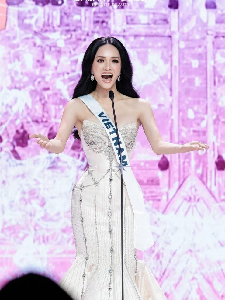 Hương Giang tại vòng Bán kết Miss Universe 2025