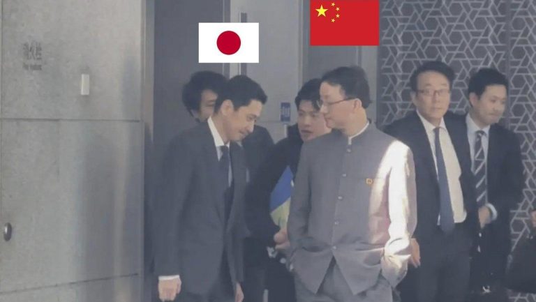 Trung cúi đầu trước Nhật