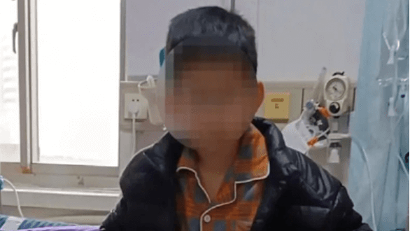 Bé trai 10 tuổi bị cắt gần hết hệ tiêu