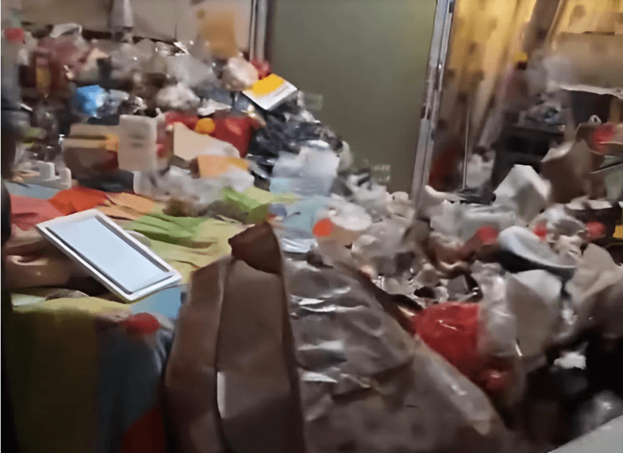 Khách thuê để lại núi rác rồi bỏ đi