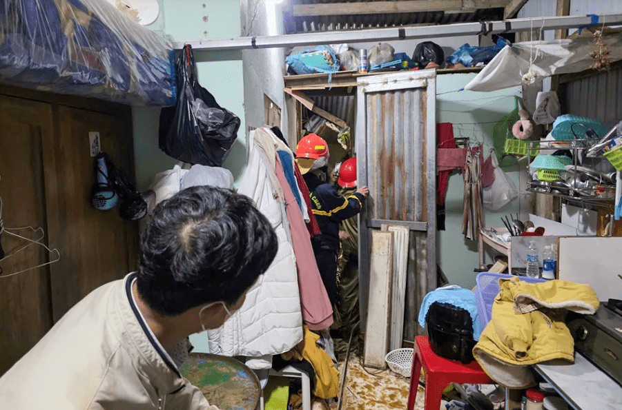 Hiện trường căn nhà bị vùi lấp