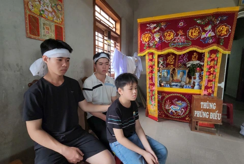 Tin đồn thất thiệt vỡ đập lúc lũ lên, cả nhà tháo chạy, 3 đứa trẻ thành mồ côi cha mẹ