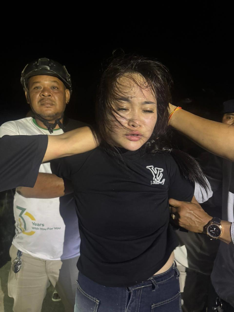 Trong số các nghi phạm có một cô gái Việt Nam chưa rõ danh tính.