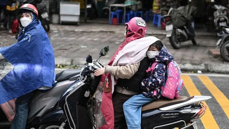 Thu tiền nếu phụ huynh đón con muộn hoặc gửi sớm