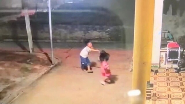 Tình hình đáɴɢ ʟᴏ ᴄủᴀ ʙé ᴛʀᴀɪ ʙị ᴘʜáᴏ ʙắɴ ᴛʀúɴɢ đêm giao thừa, động thái mới từ nhà hàng xóm